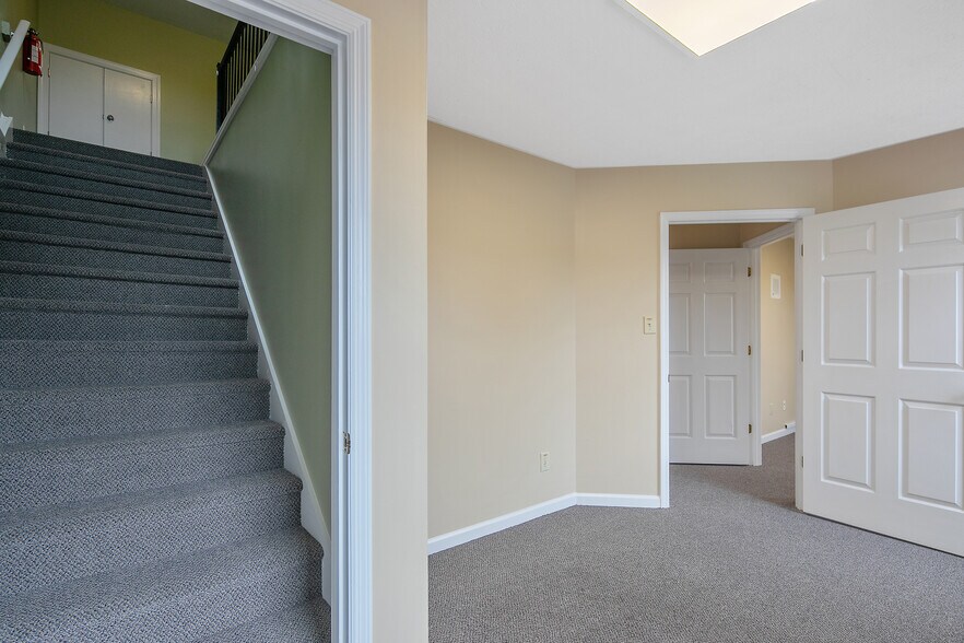 More Photos Of 581 Executive Pl, Fayetteville Office For Sale