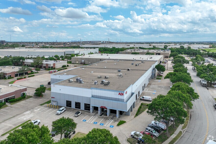 More Photos Of 12880 Valley Branch Ln, Farmers Branch Distribution For Lease
