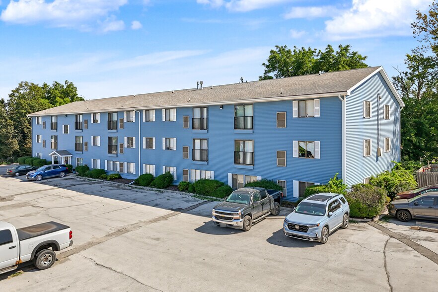 Primary Photo Of 5555 SW 9th St, Des Moines Apartments For Sale