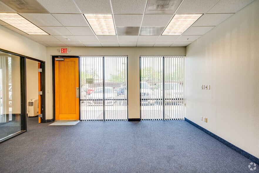 More Photos Of 2550 N Thunderbird Cir, Mesa Office For Lease
