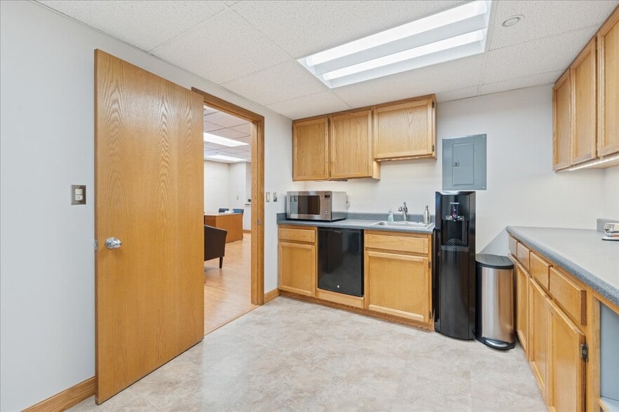 More Photos Of 980 Deere St, Fairbanks Warehouse For Sale
