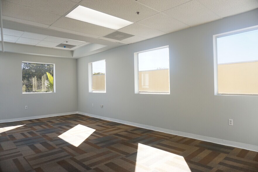 More Photos Of 2405-2425 N University Dr, Coral Springs Loft Creative Space For Lease