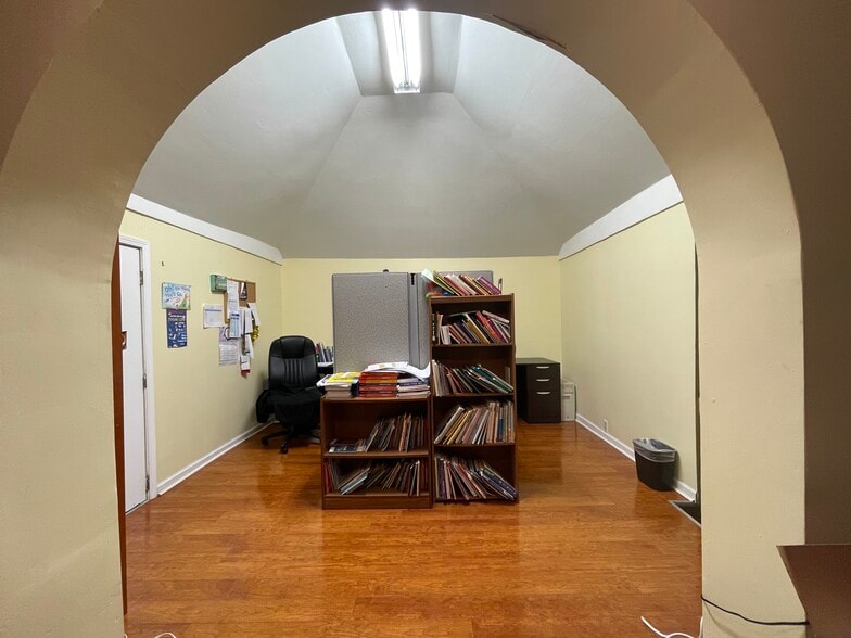 More Photos Of 2300 10th Ct, Birmingham Office Residential For Sale