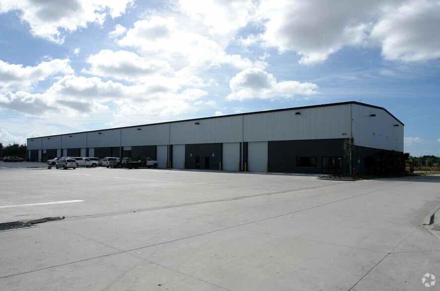 More Photos Of 11316 Boggy Creek Rd, Orlando Warehouse For Lease