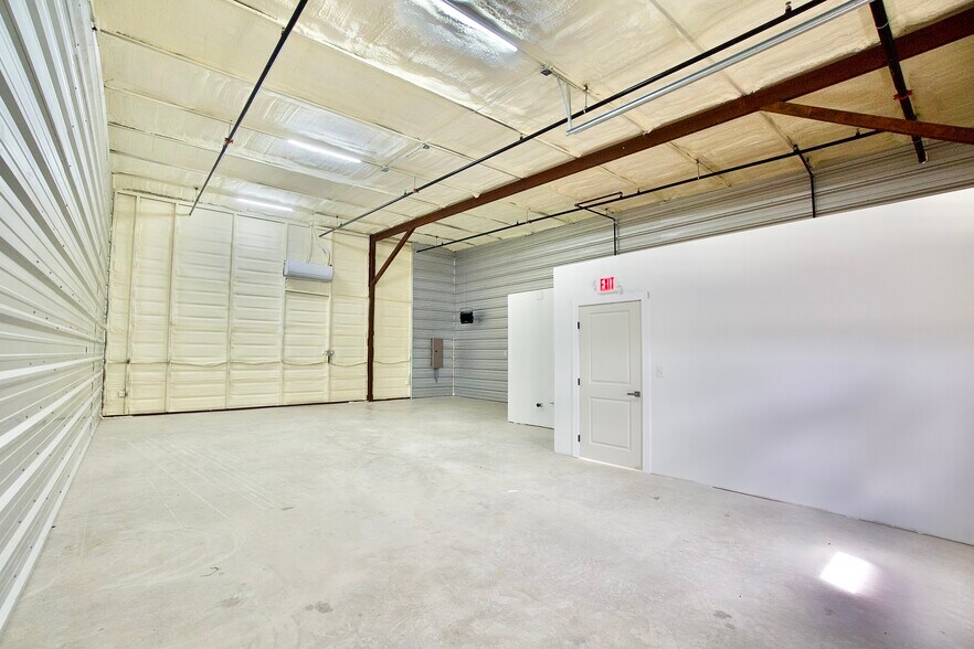 More Photos Of 190 Ninety Four Ln, Taylor Light Manufacturing For Sale