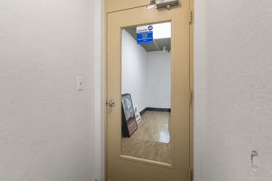 More Photos Of 6701 Beach Blvd, Jacksonville Freestanding For Lease