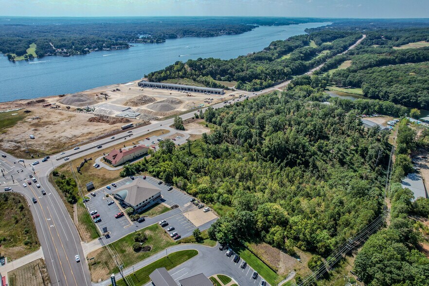 More Photos Of 109 Horseshoe Bend Pky, Lake Ozark Office For Sale