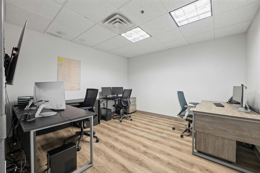 More Photos Of 3821 Juniper Trce, Austin Loft Creative Space For Sale