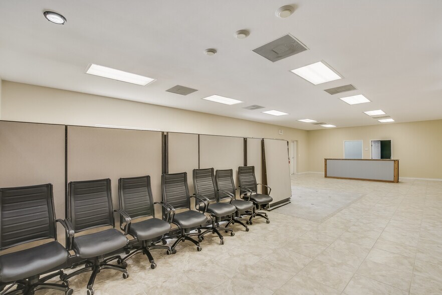 More Photos Of 3500 Lohmans Ford Rd, Lago Vista Warehouse For Sale