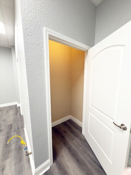 More Photos Of 1030 Wintergap Rd, Oliver Springs Office For Sale