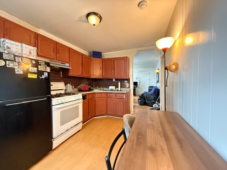 More Photos Of 615 Summit Ave, Union City Apartments For Sale