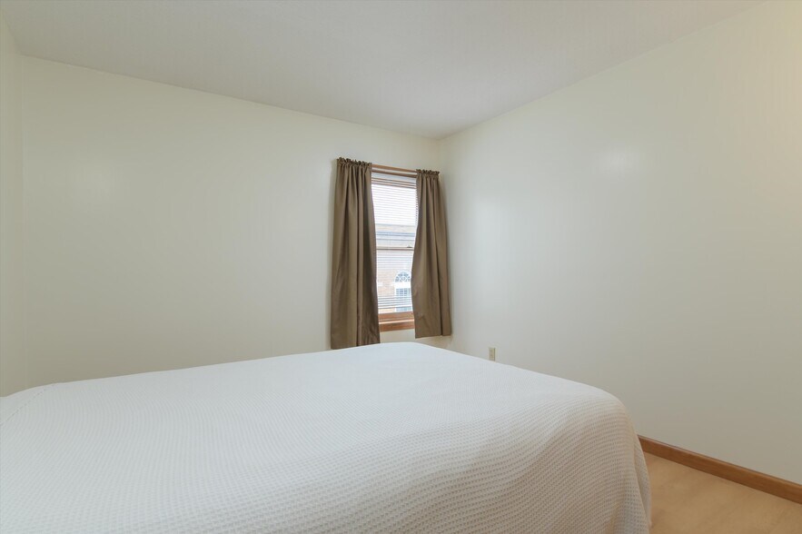 More Photos Of 156 Main St, Ludlow Office For Sale