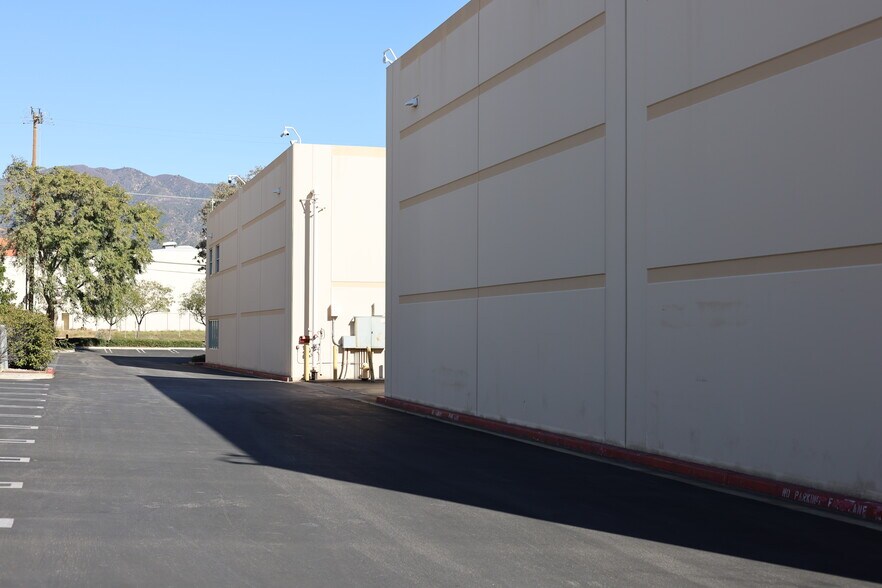More Photos Of 15823 W Monte St, Sylmar Distribution For Lease