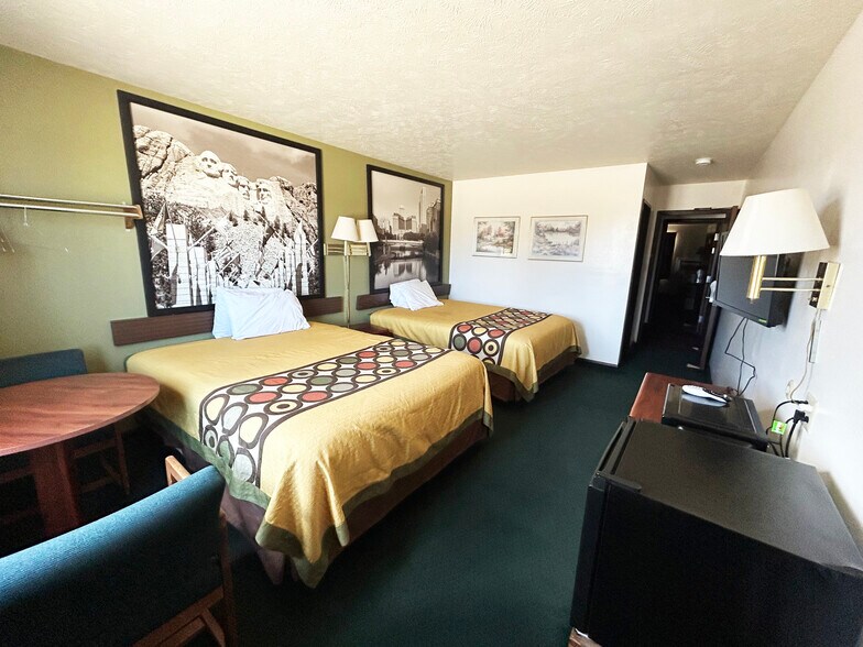 More Photos Of 1025 E 4th St, Ainsworth Hospitality For Sale