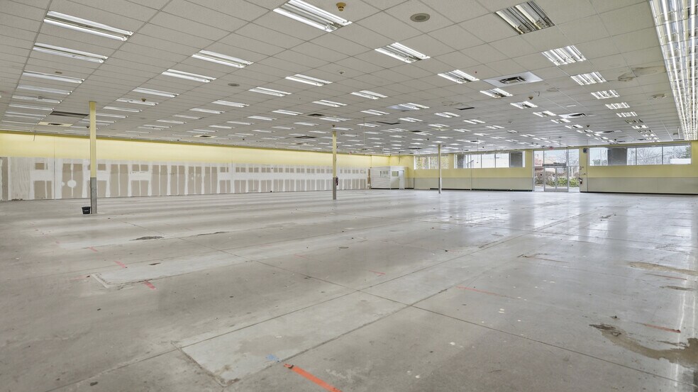 More Photos Of 1968 Veterans Memorial Hwy, Islandia Freestanding For Lease