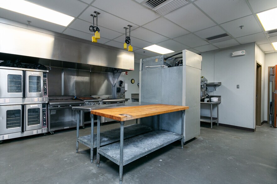 More Photos Of 1632 McCain Ln, Manhattan Sorority Fraternity House For Sale