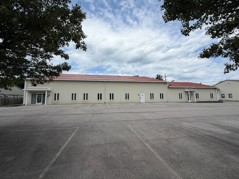 More Photos Of 1407 Mill Race Dr, Salem Showroom For Lease