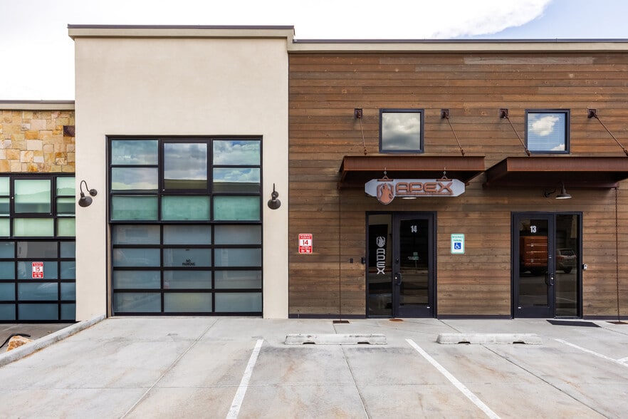 More Photos Of 4554 Forestdale Dr, Park City Light Manufacturing For Sale