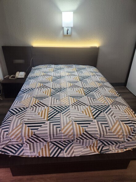 More Photos Of 909 66th St, Lubbock Hotel For Sale
