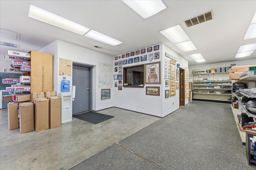 More Photos Of 2820 E St, Washougal Flex For Sale