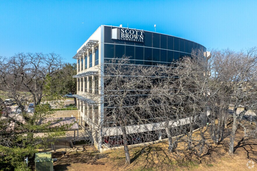 More Photos Of 417 Oakbend Dr, Lewisville Office For Lease