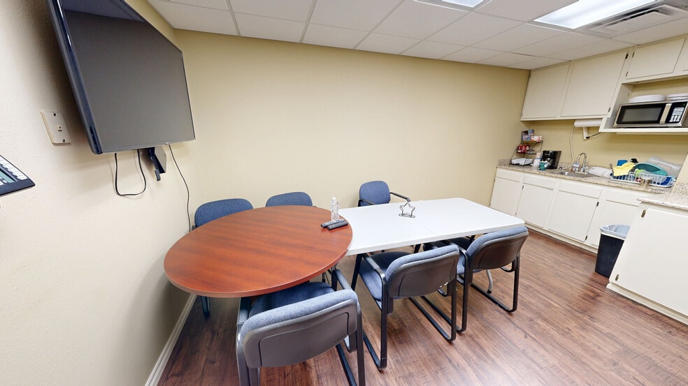 More Photos Of 1213 Esi Dr, Springdale Warehouse For Lease