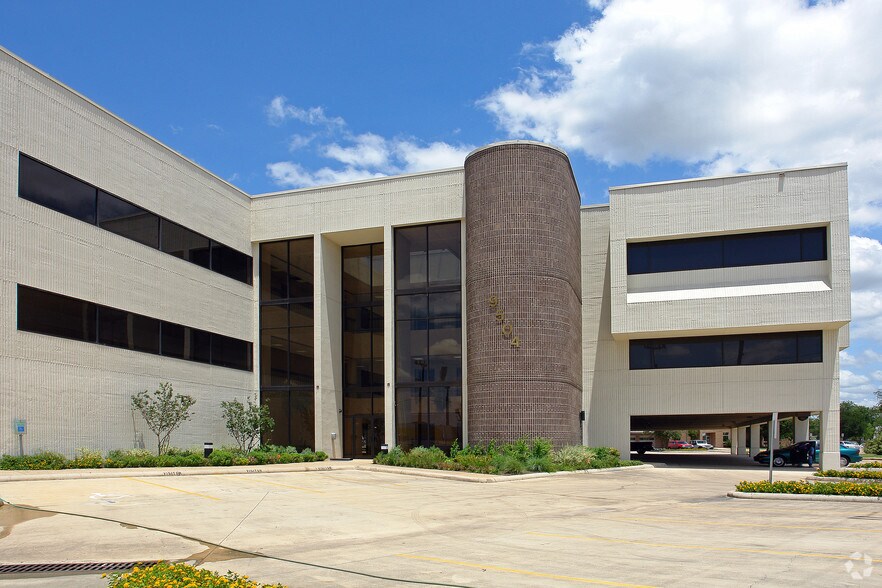 More Photos Of 9504 N IH-35, San Antonio Office For Lease