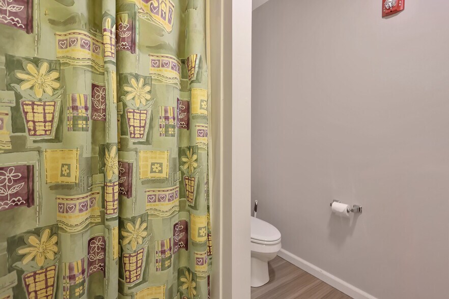 More Photos Of 1400 Broadway Rd, Dracut Flex For Sale