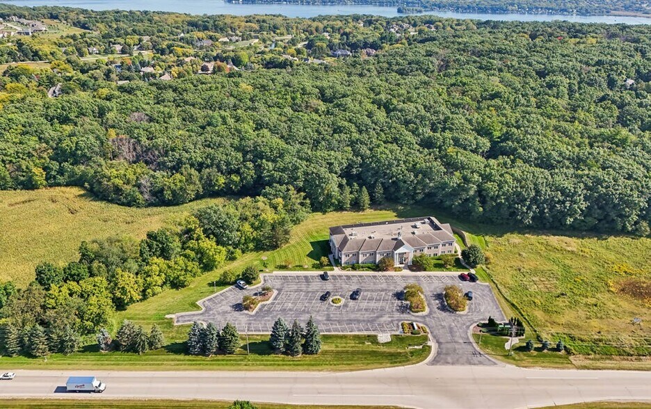 More Photos Of 515 W North Shore Dr, Hartland Office For Lease