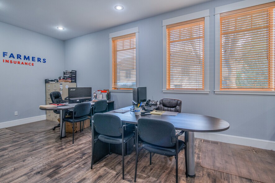 More Photos Of 257 S Pine St, Sisters Office For Sale