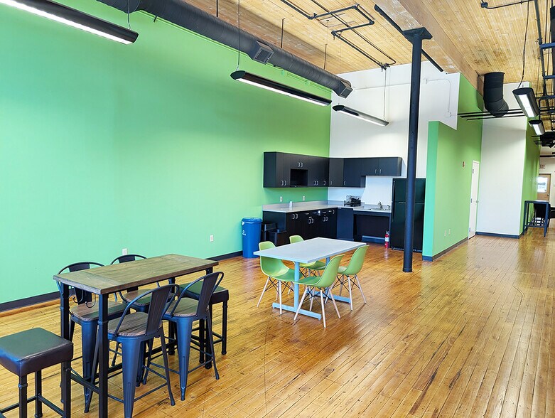 More Photos Of 670 N Commercial St, Manchester Apartments For Lease