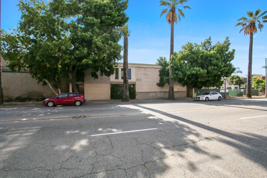 Primary Photo Of 848 N Fair Oaks Ave, Pasadena Manufacturing For Lease