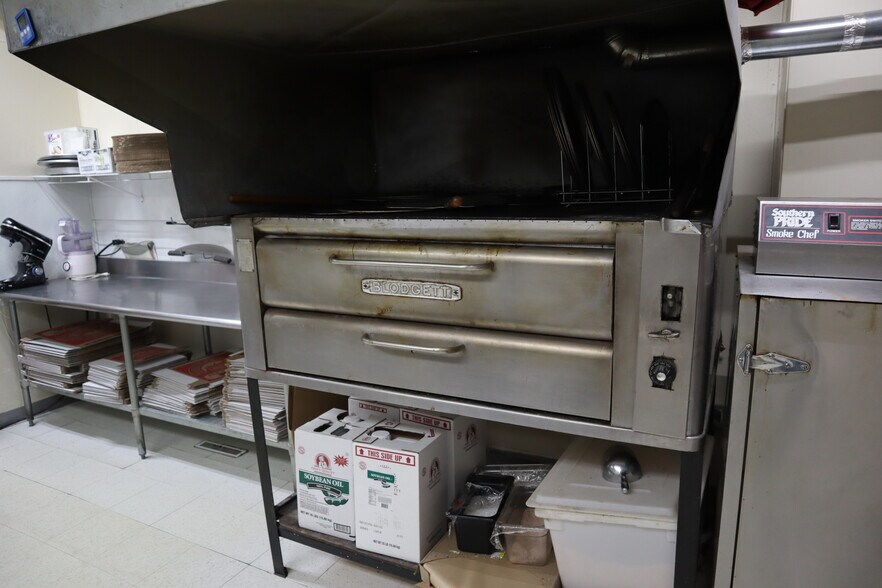 More Photos Of 125 S Main St, Burlington Restaurant For Lease