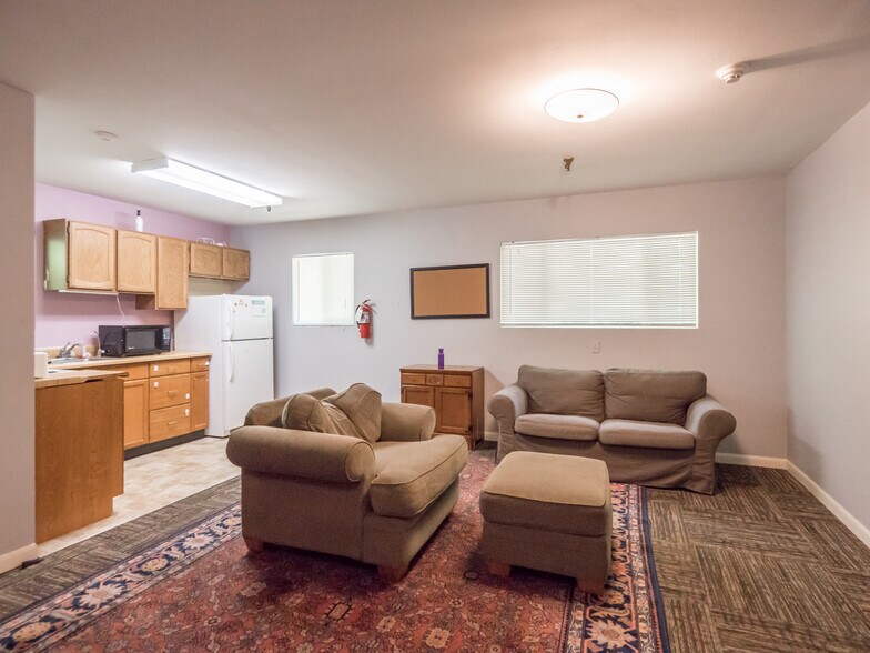 More Photos Of 2640 NW Alexandra Ave, Portland Specialty For Sale