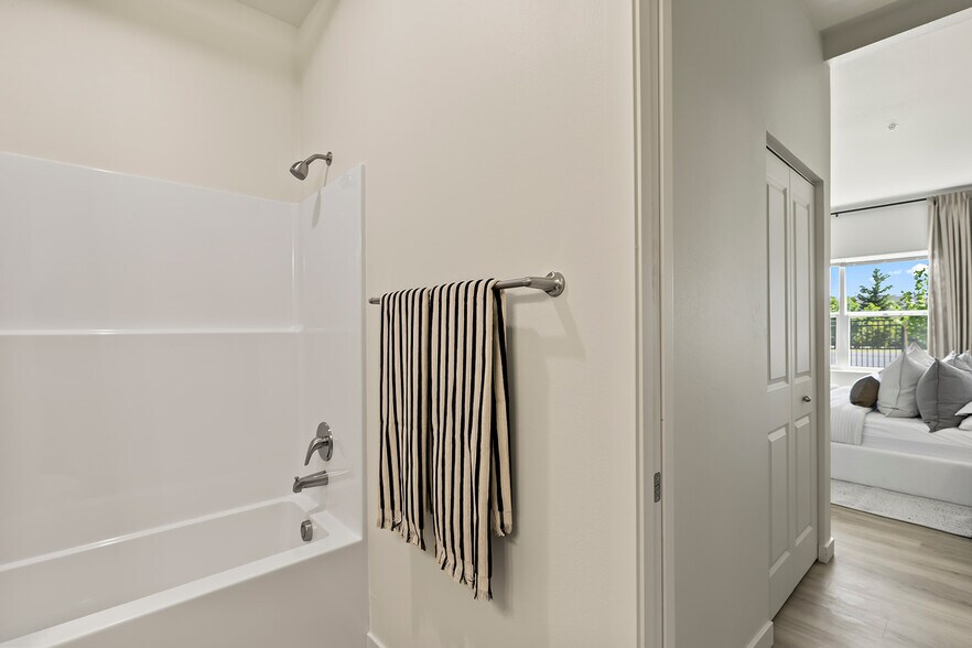 More Photos Of 7011 NE 126th St, Vancouver Apartments For Sale