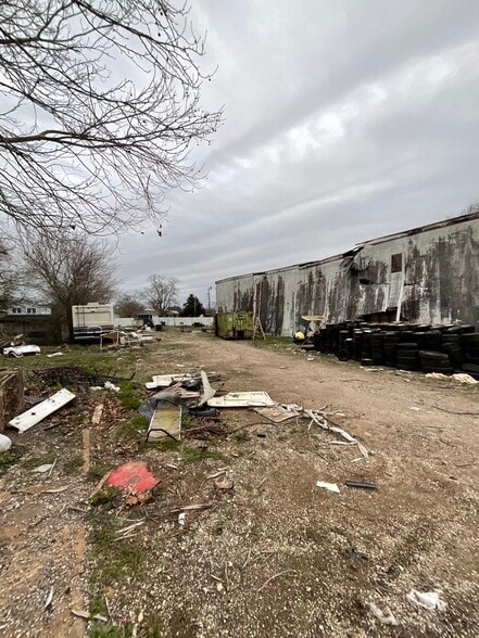 More Photos Of 609 Oak St, La Marque Warehouse For Sale