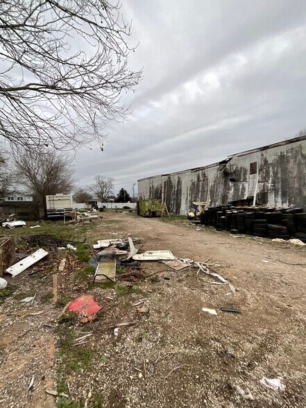More Photos Of 609 Oak St, La Marque Warehouse For Sale