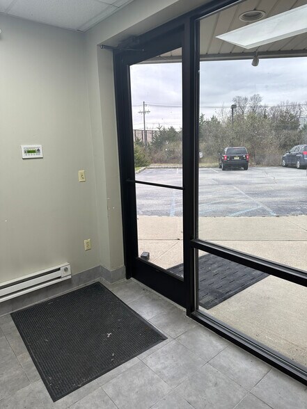 More Photos Of 15 Park Dr, Franklin Manufacturing For Lease