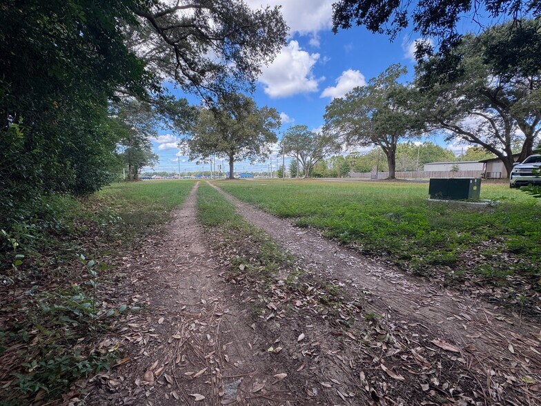 More Photos Of 7445 Pine Forest Rd, Pensacola Restaurant For Sale