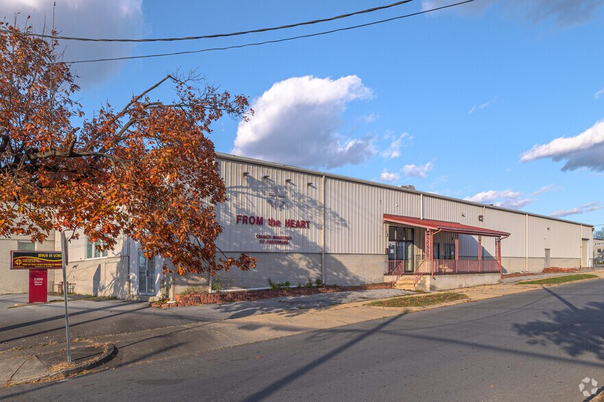 More Photos Of 951 S 13th St, Harrisburg Light Manufacturing For Sale