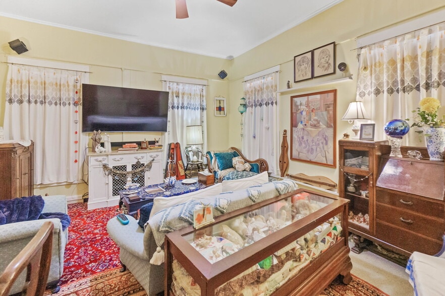 More Photos Of 1748 Georgia St, Alford Specialty For Sale