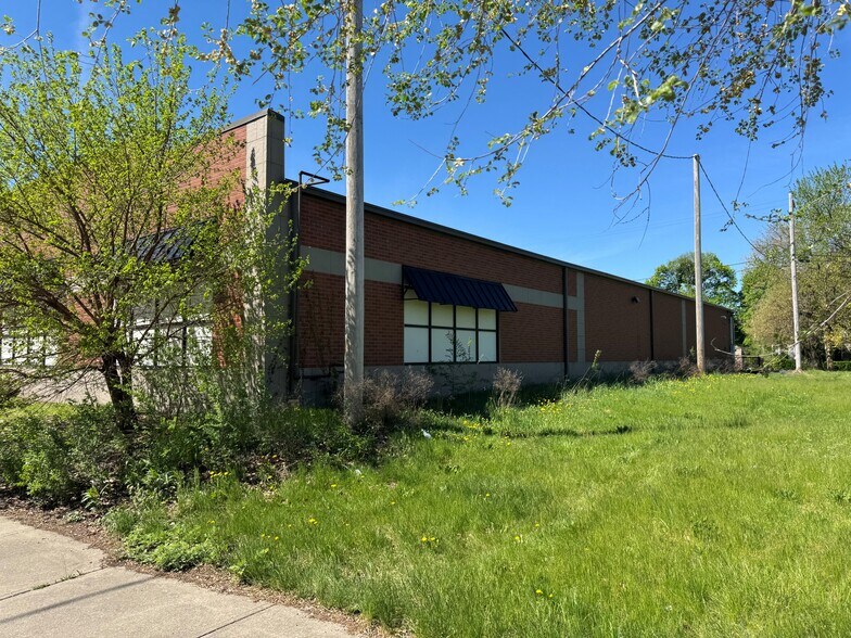 Primary Photo Of 2272 E 55th St, Cleveland Freestanding For Sale