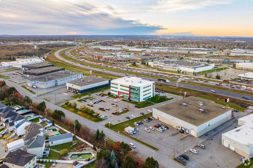 More Photos Of 2955 Rue Jules-Brillant, Laval Office For Sale