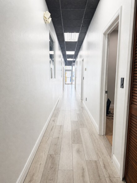 More Photos Of 1110 E Bay Dr, Largo Storefront Retail Office For Lease