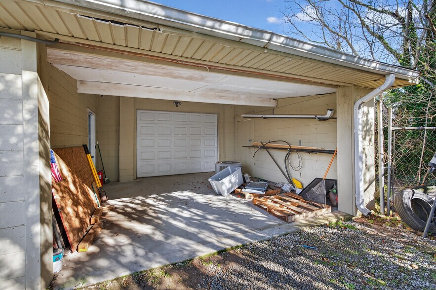 More Photos Of 4109 Robinson St, Covington Freestanding For Sale