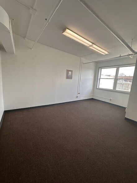 More Photos Of 15 Cross St, Norwalk Unknown For Lease