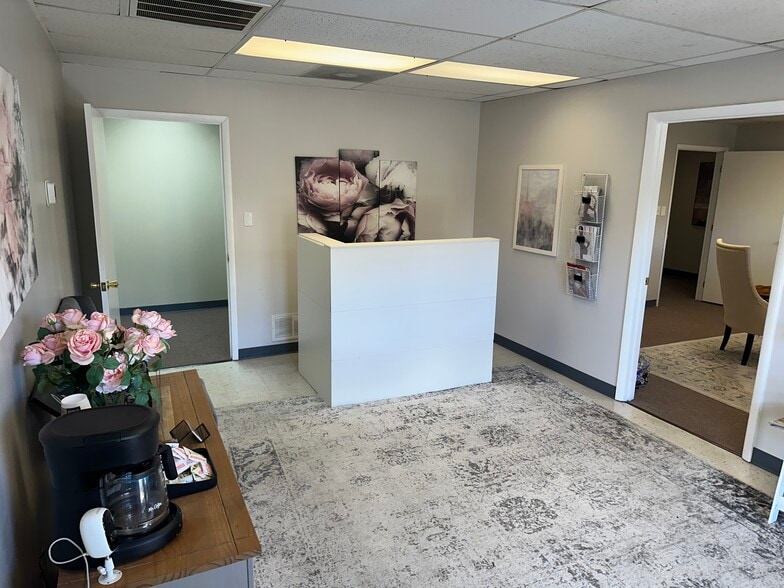 More Photos Of 201 Possum Park Rd, Newark Medical For Lease