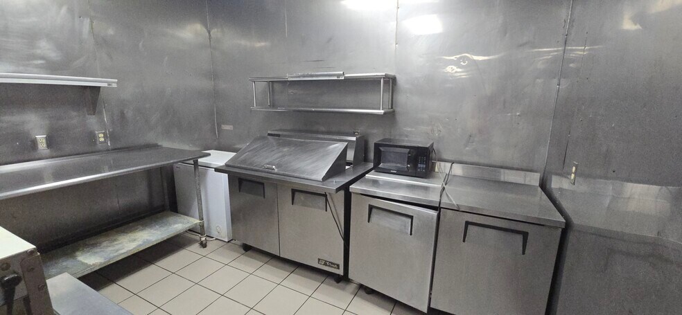 More Photos Of 1401 Texas 16, Graham Restaurant For Sale