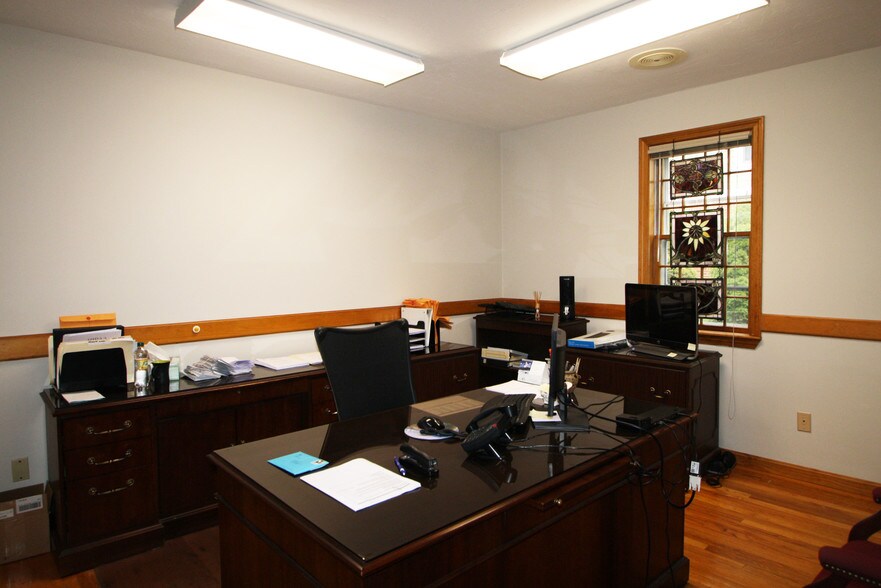 More Photos Of 2527 Cranberry Hwy, Wareham Office For Sale