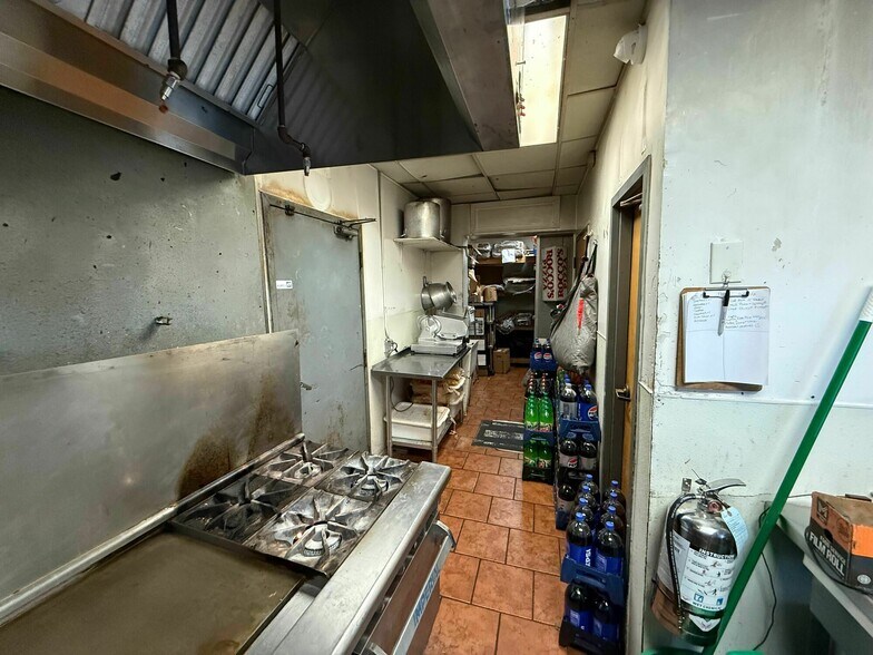 More Photos Of 834 E Division St, Springfield Restaurant For Sale